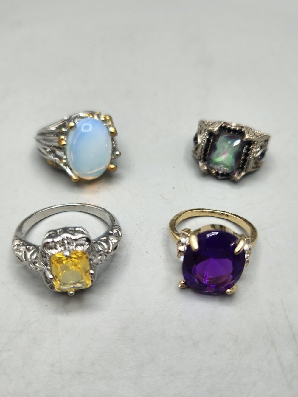 Lot of 4 Costume Jewelry Rings Rhinestones Fashion Bling Statement Assorted Size